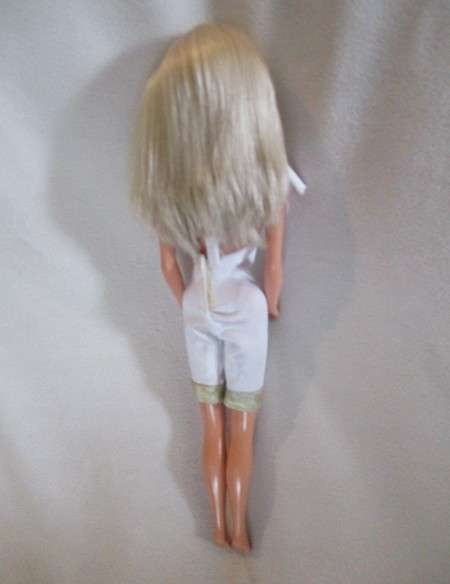 Vintage Mattel Barbie in cute outfit - knees bend