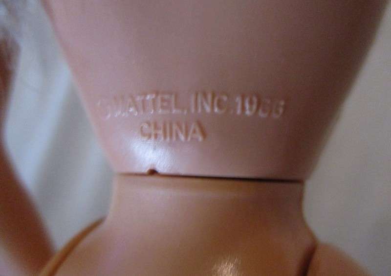 Vintage Mattel Barbie in cute outfit - knees bend