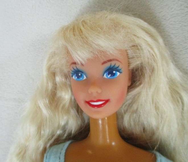Vintage Mattel Barbie with long crimped hair - knees bend