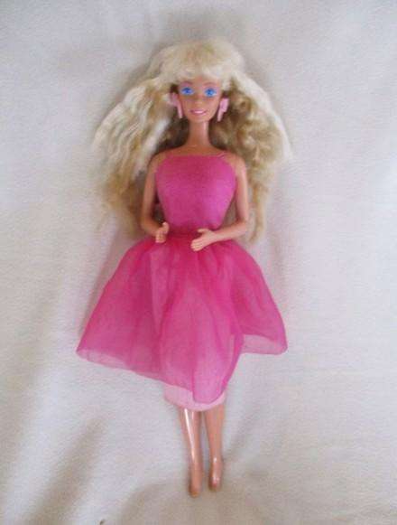 Vintage Island Fun?Mattel Barbie with two tone layered crimped hair & original earrings - knees bend