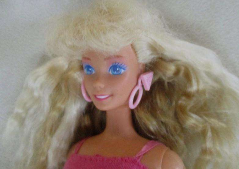 Vintage Island Fun?Mattel Barbie with two tone layered crimped hair & original earrings - knees bend
