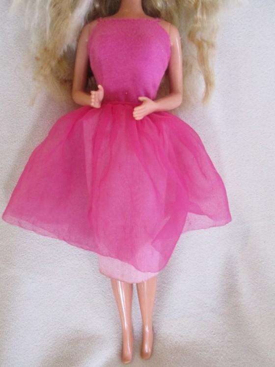 Vintage Island Fun?Mattel Barbie with two tone layered crimped hair & original earrings - knees bend