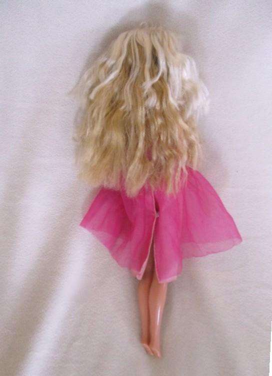 Vintage Island Fun?Mattel Barbie with two tone layered crimped hair & original earrings - knees bend