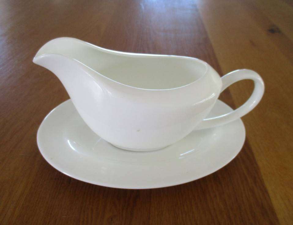 A Maxwell & Williams Cashmere gravy boat and saucer