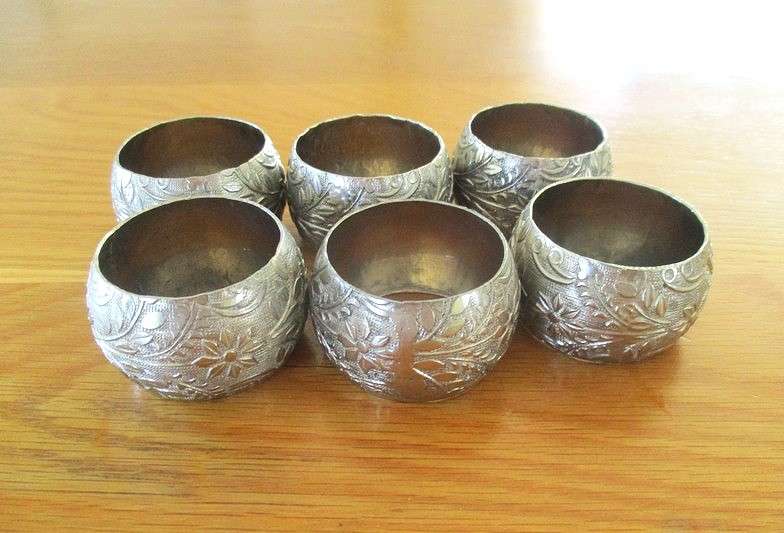 A  set of six vintage, very decorative etched silver metal serviette rings