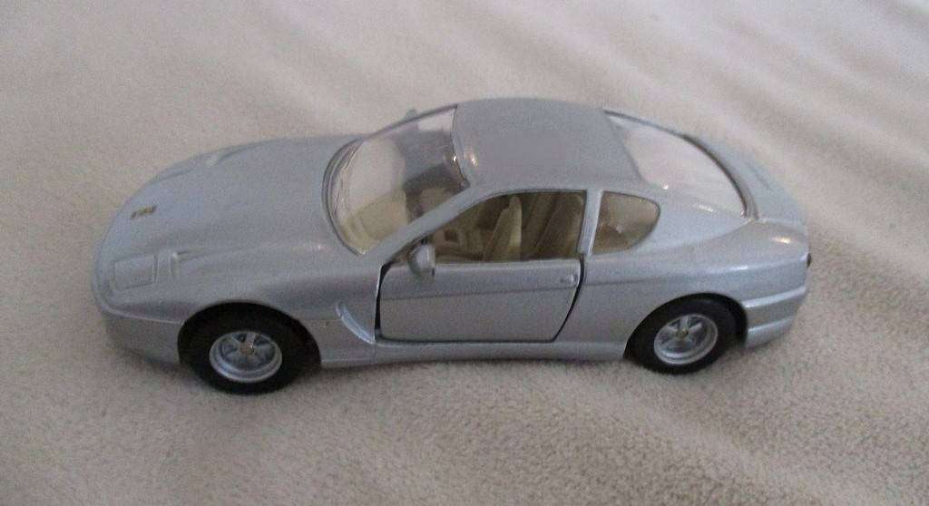 Die-cast Maisto Ferrari 456GT.  Scale 1/39