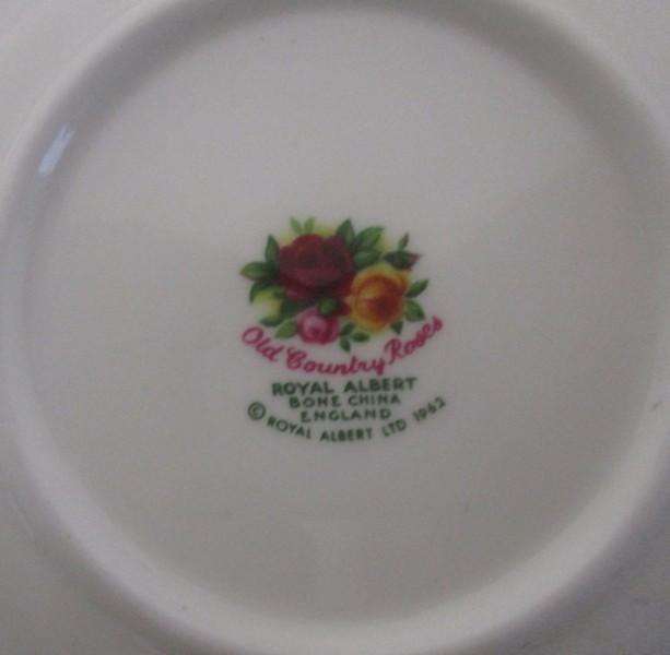 Batch of seven collectable pin dishes and saucers incl. Royal Albert, Foley, Imari, Paragon etc.