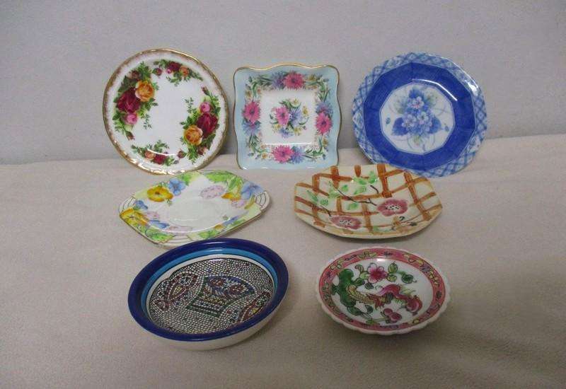 Batch of seven collectable pin dishes and saucers incl. Royal Albert, Foley, Imari, Paragon etc.