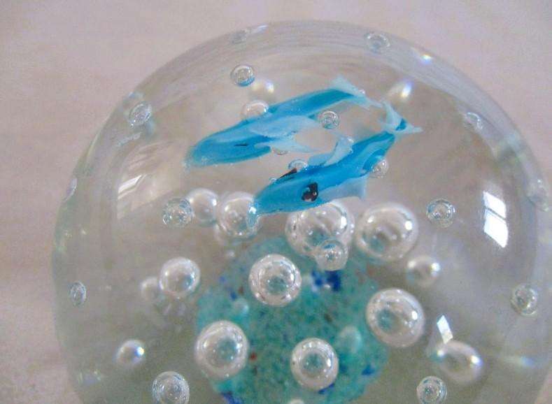 Stunning glass paperweight with fish and lots of bubbles