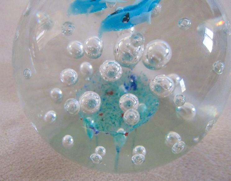 Stunning glass paperweight with fish and lots of bubbles