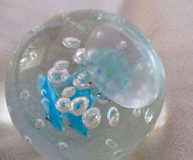 Stunning glass paperweight with fish and lots of bubbles