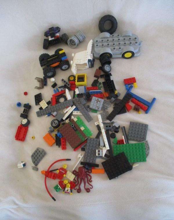 Box vintage 1984 Lego Technic forklift no 8843 (incomplete) plus a bag of over 200 real lego pieces