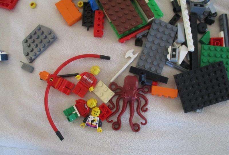 Box vintage 1984 Lego Technic forklift no 8843 (incomplete) plus a bag of over 200 real lego pieces