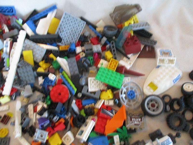 A batch of over 2500 real Lego pieces - lots of figures and wheels