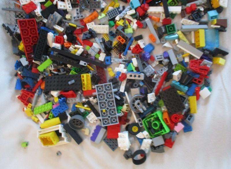 A batch of over 2500 real Lego pieces - lots of figures and wheels