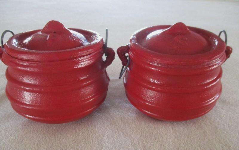 For your braai or "potjiekos" evening - two festive cast iron salt and pepper "potjies"
