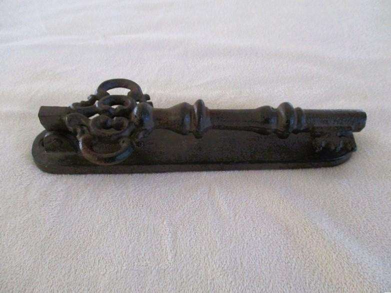 Vintage/antique heavy duty cast iron key-shaped door knocker