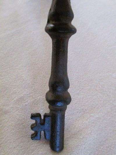 Vintage/antique heavy duty cast iron key-shaped door knocker