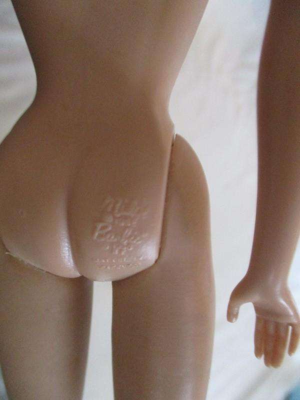 Ultra rare find! Vintage 1962 Mattel Barbie Bubble Cut Midge doll (with extra outfits)