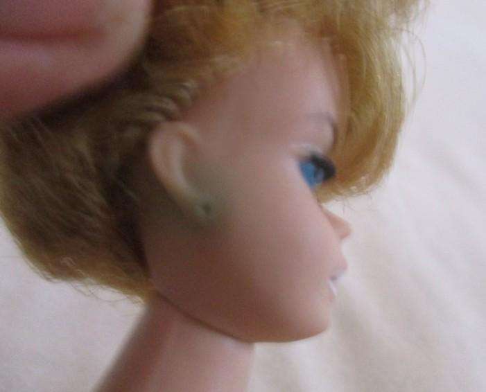 Ultra rare find! Vintage 1962 Mattel Barbie Bubble Cut Midge doll (with extra outfits)