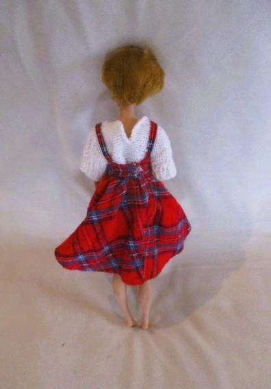 Ultra rare find! Vintage 1962 Mattel Barbie Bubble Cut Midge doll (with extra outfits)