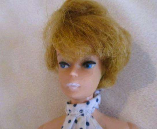 Ultra rare find! Vintage 1962 Mattel Barbie Bubble Cut Midge doll (with extra outfits)