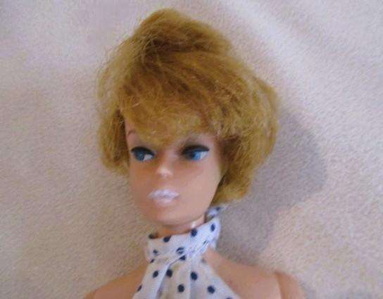 Ultra rare find! Vintage 1962 Mattel Barbie Bubble Cut Midge doll (with extra outfits)