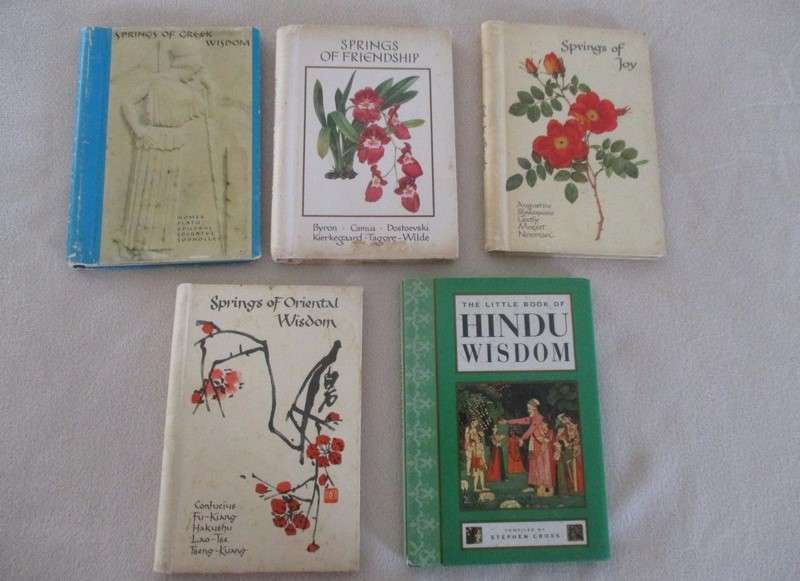 A big batch of fifteen miniature books for the collector