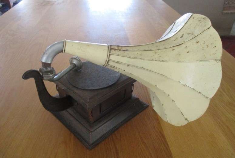 Original decor - rustic shabby chic "his master's voice" ornamental metal record player