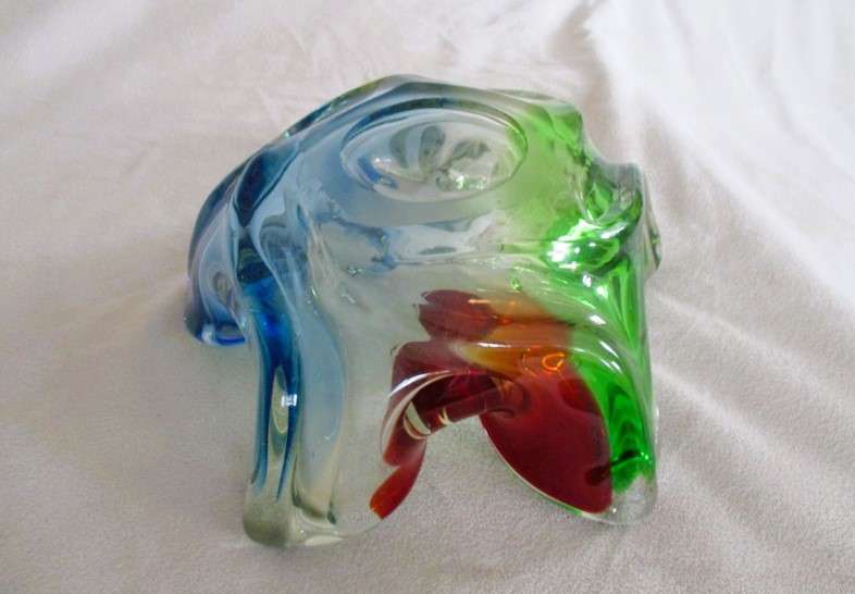 Beautiful hand blown vintage Murano Art Glass bowl in perfect condition