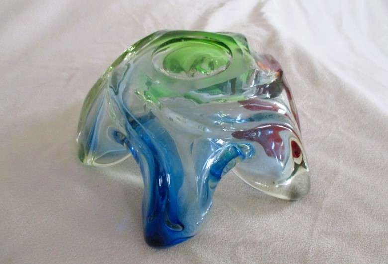 Beautiful hand blown vintage Murano Art Glass bowl in perfect condition