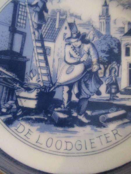 Five small Delft Oude Molen display plates