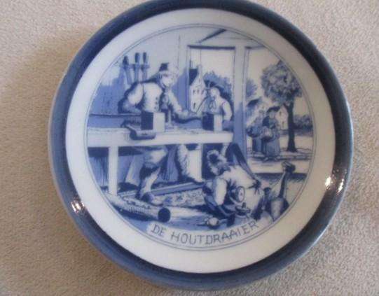 Five small Delft Oude Molen display plates