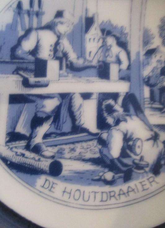 Five small Delft Oude Molen display plates