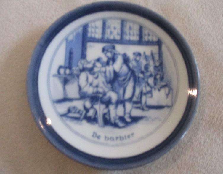 Five small Delft Oude Molen display plates