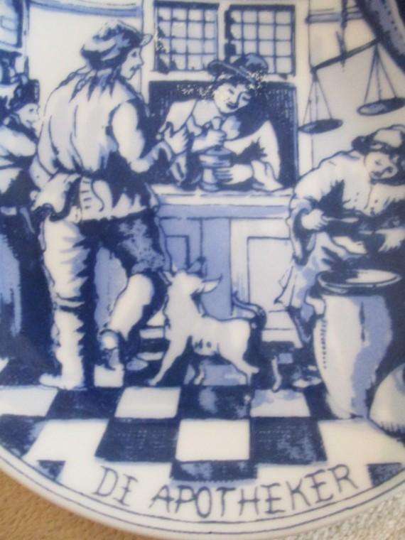 Five small Delft Oude Molen display plates