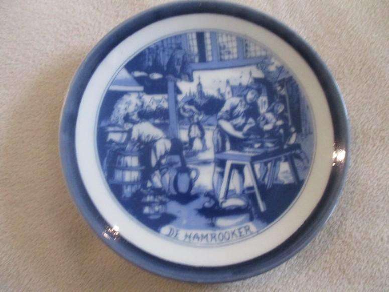 Five small Delft Oude Molen display plates