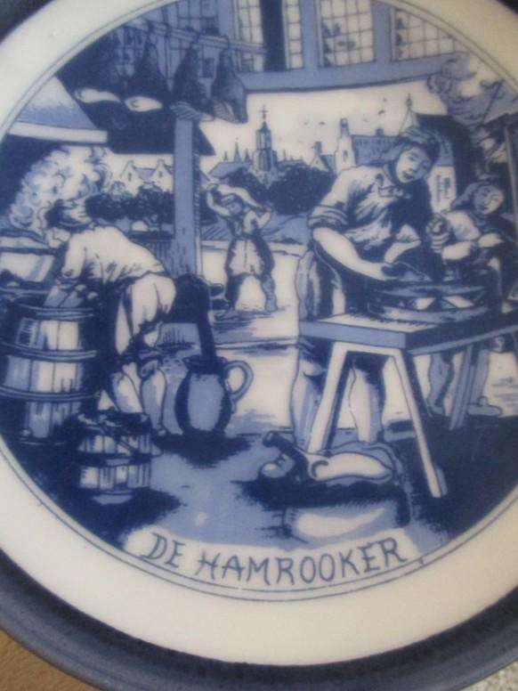 Five small Delft Oude Molen display plates