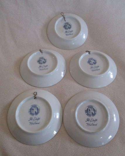 Five small Delft Oude Molen display plates