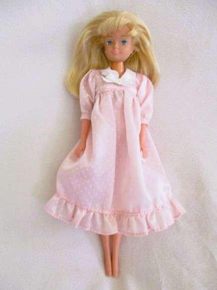 Cute Barbie-like fashion doll - flip her tummy for pregnant/not pregnant