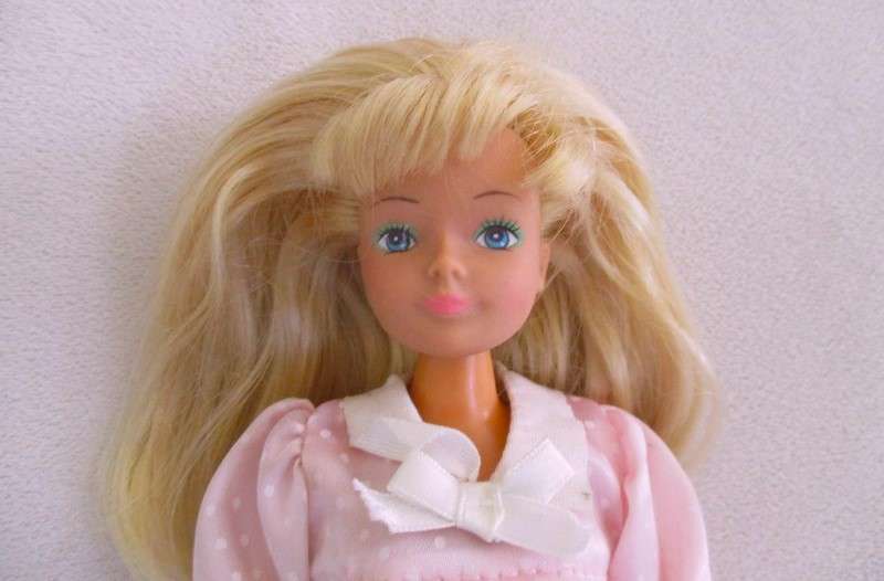 Cute Barbie-like fashion doll - flip her tummy for pregnant/not pregnant