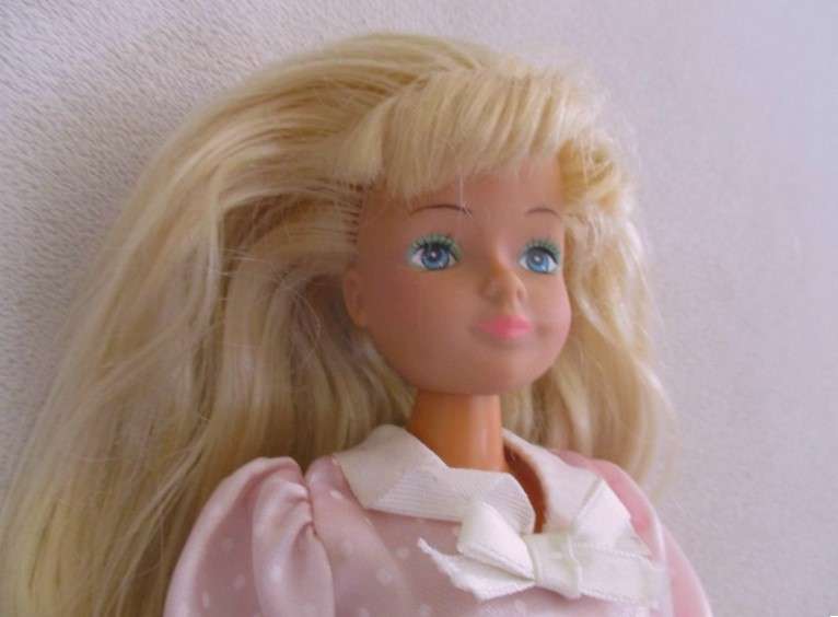 Cute Barbie-like fashion doll - flip her tummy for pregnant/not pregnant