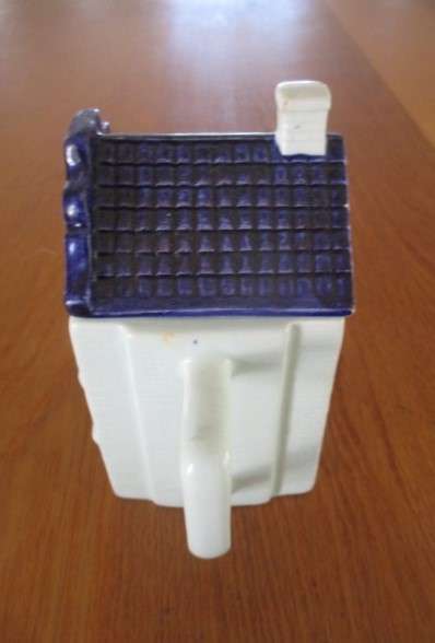 Cute miniature Delfts blauw Canal House teapot to add to your KLM collection