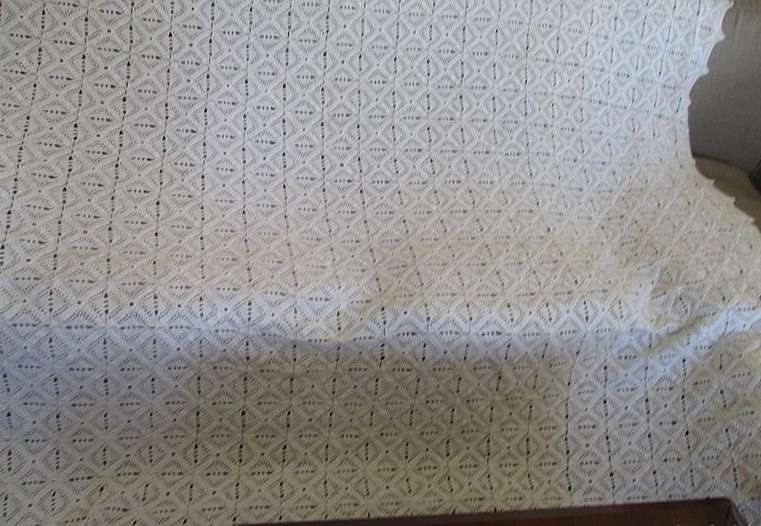 Very large,  heavy, expertly hand crocheted Table cloth/bed spread/throw - 2.78m x 2.58m