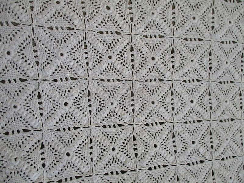 Very large,  heavy, expertly hand crocheted Table cloth/bed spread/throw - 2.78m x 2.58m