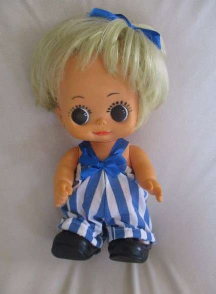 Too cute - vintage 1960's Big Eyes doll (Twiggy era) - 32cm tall