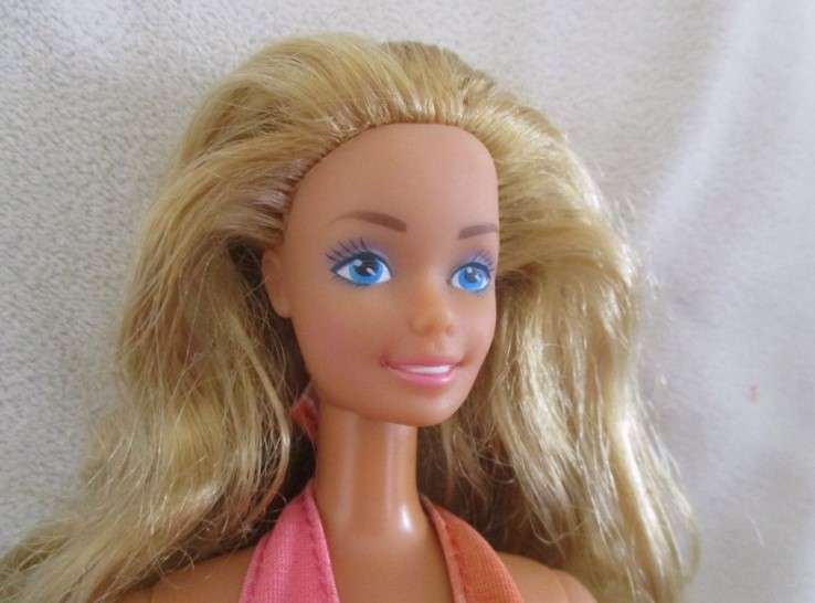 Vintage Mattel Barbie doll in swimsuit and skirt -  Knees bend