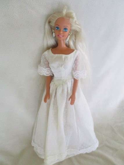 Vintage Mattel Barbie doll with long soft hair and original earrings -  Knees bend