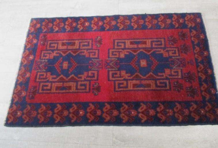 Hand knotted 100%  wool Pakistani rug - 138cm x 85cm (1380mm x  850mm)
