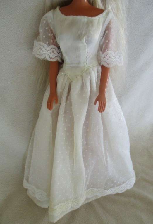 Vintage Mattel Barbie doll with long soft hair and original earrings -  Knees bend